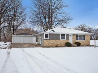 3563 Bay Settlement Rd, Green Bay, WI 54311