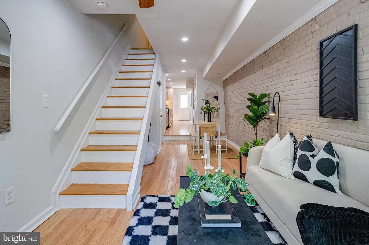 3 bed, 2.5 bath, 2004 sqft, $2,800 — Photo 3