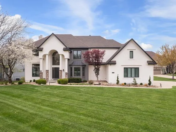 12860 Bradshaw St, Overland Park, KS 66213