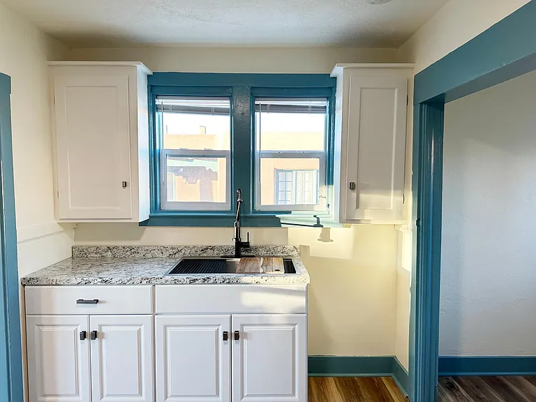 544 Franklin Ave #B — Photo 8