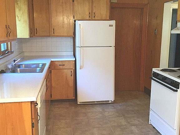 3rd image of 216 Nassau Ave
