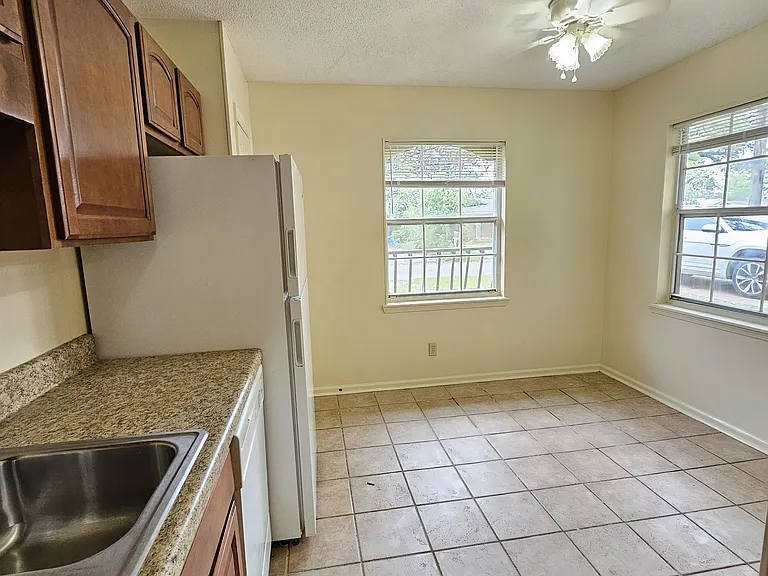 1322 Kings Dr #A — Photo 11