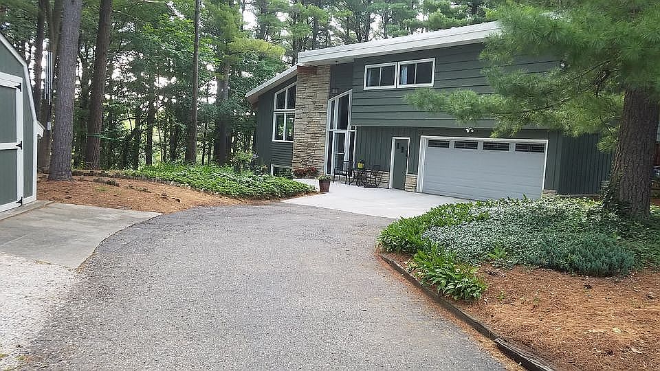 1st image of 831 N Point View Rd
