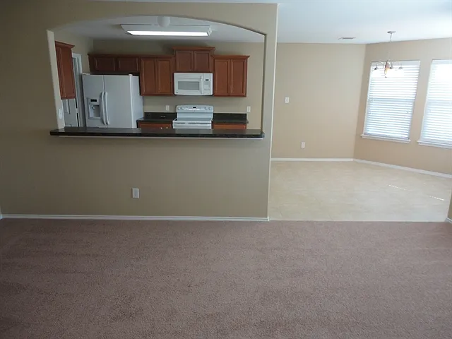4 bed, 2.5 bath, 2223 sqft, $2,365 — Photo 4