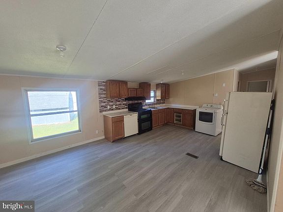 3rd image of 253 Birchwood Est