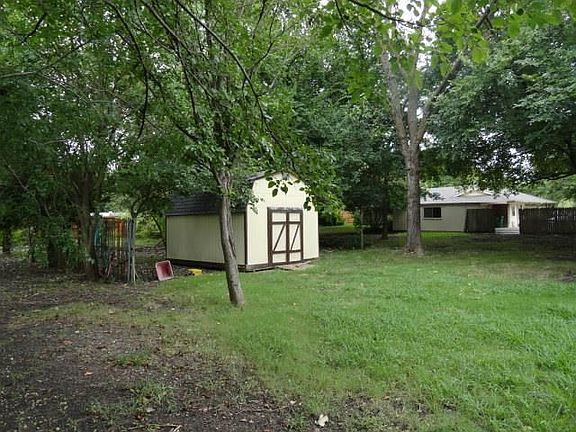 5th image of 127 Moonlight Dr