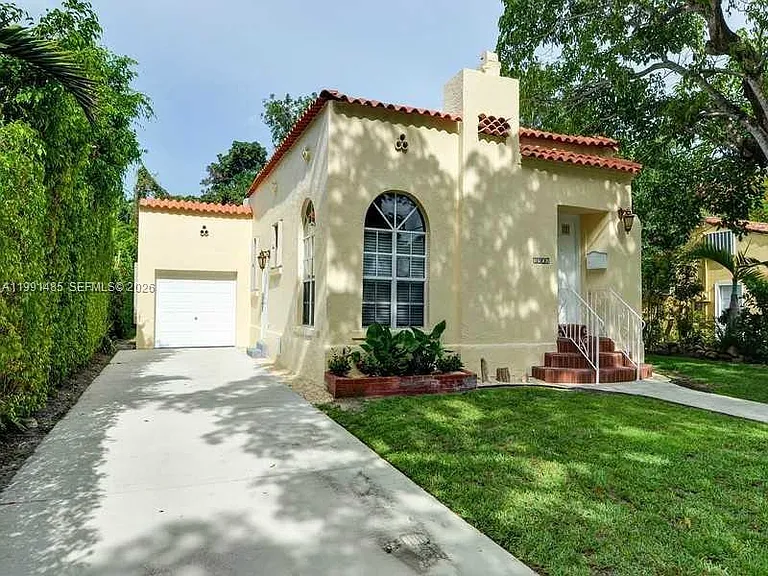 1507 Genoa St — Photo 1