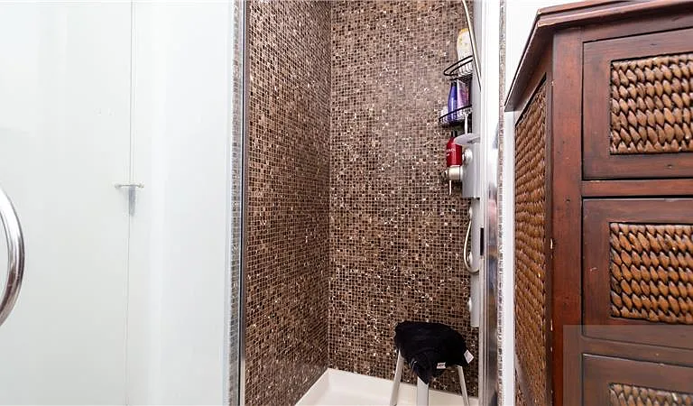 320 E 21st St #610 — Photo 11