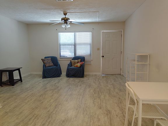 3rd image of 801 Burcale Rd APT K-1