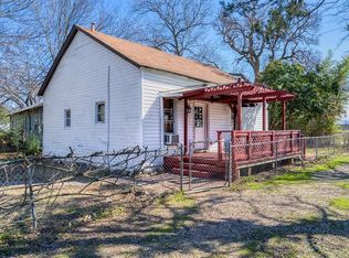 903 E 2nd St, Cleburne, TX 76031