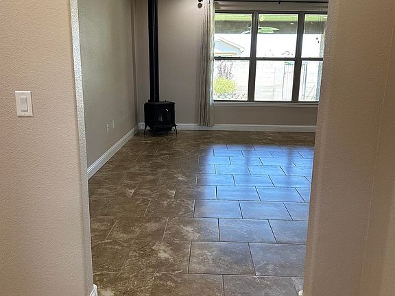 4th image of 2512 W Mann Ave
