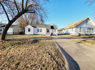 716 E 8th St, Newton, KS 67114