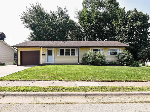 2512 Marywood Dr, Dubuque, IA 52001