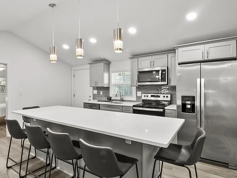 1135 Hillcrest Dr SE — Photo 17