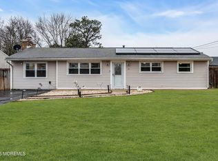 31 Colgate Drive, Toms River, NJ 08757