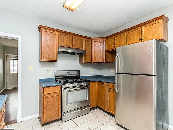 4th image of 421 Fawcett St
