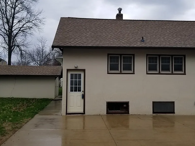 2221 Main St — Photo 3