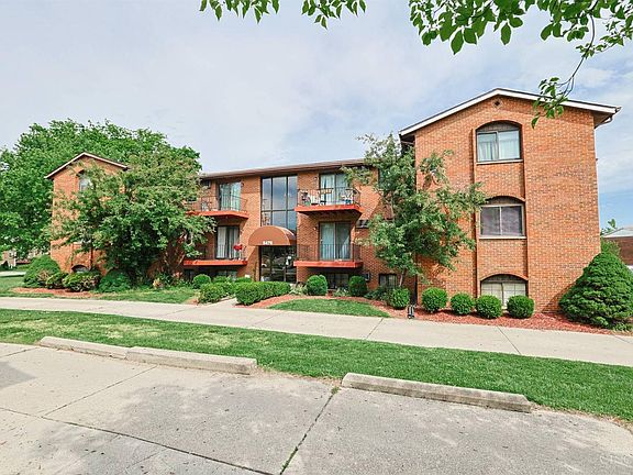2nd image of 5476 Camelot Dr APT 39