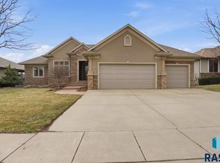 8129 S Grass Creek Dr, Sioux Falls, SD 57108