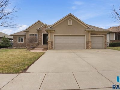 8129 S Grass Creek Dr, Sioux Falls, SD, 57108