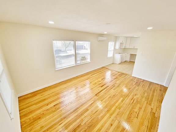4th image of 9436 S Manhattan Pl Front 9436