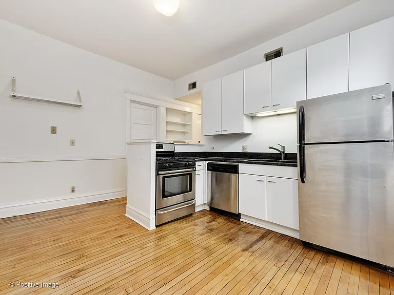 2023 W Roscoe St #3R — Photo 8