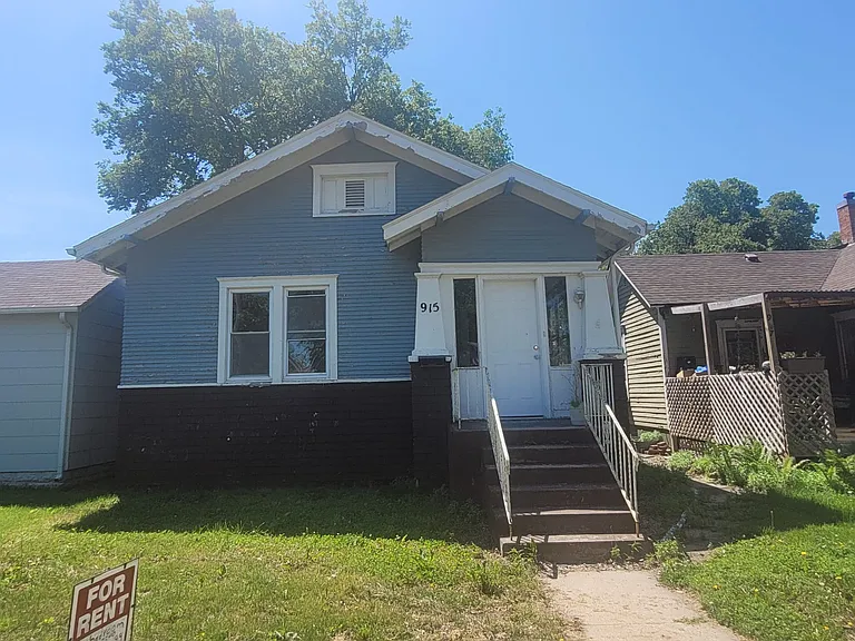 915 W 3rd St — Photo 6