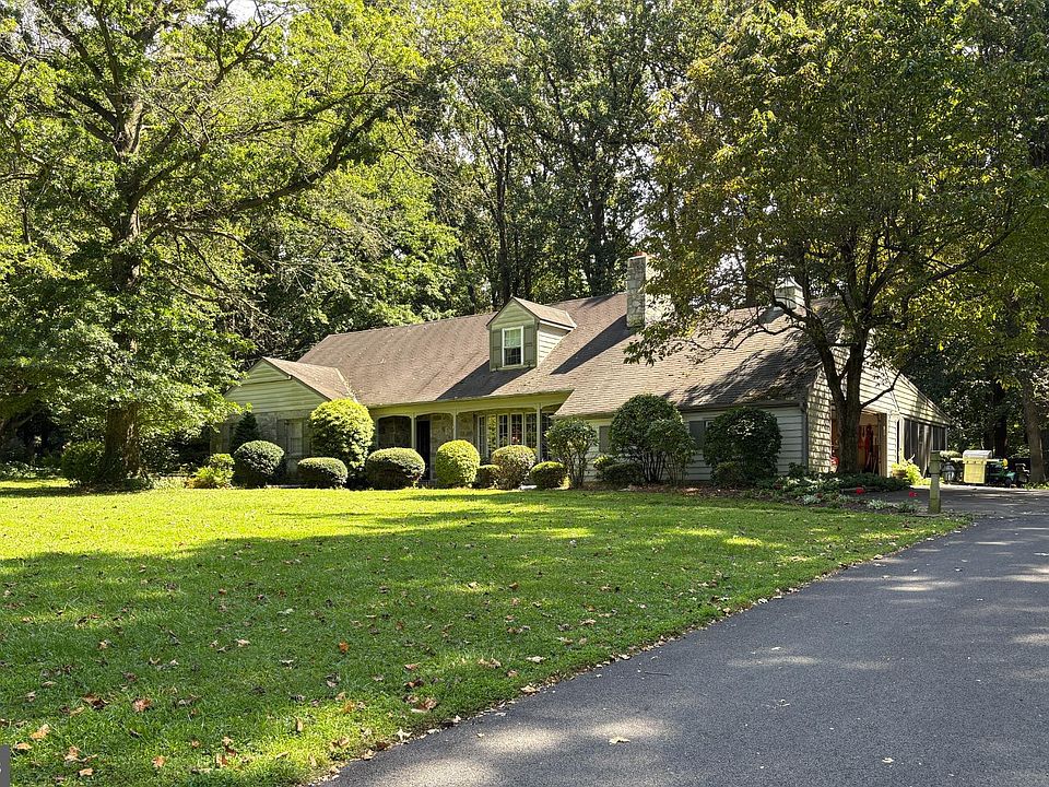 1st image of 4 Woods Ln