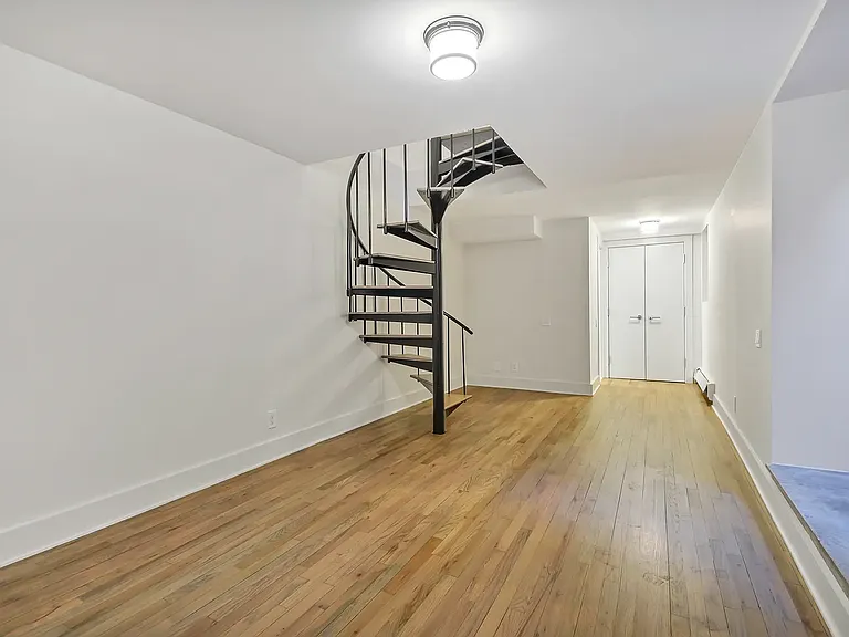 226 E 25th St #1A — Photo 7