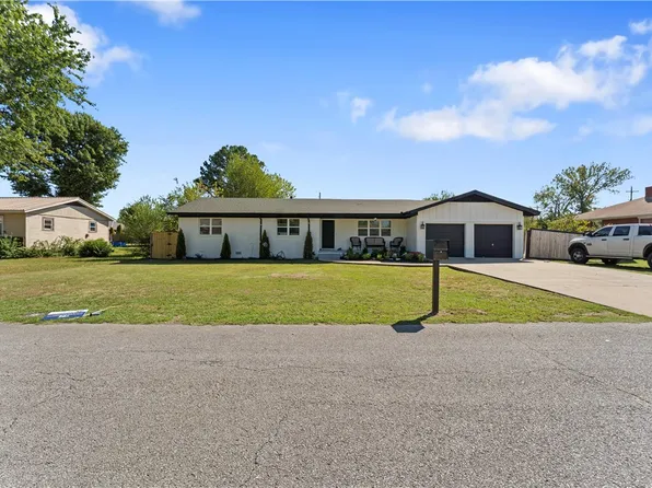 1813 S J St, Rogers, AR 72756