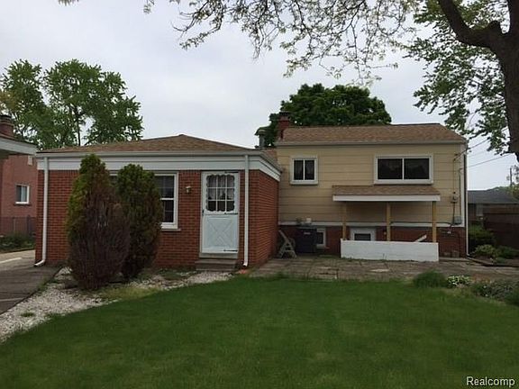 2nd image of 32751 Tuxedo Ct