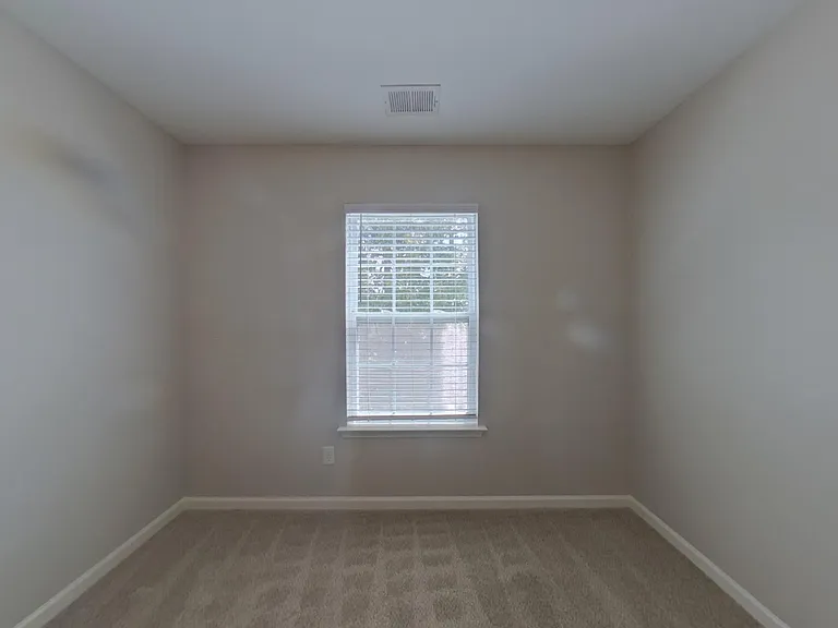 241 Saskatoon Dr — Photo 14