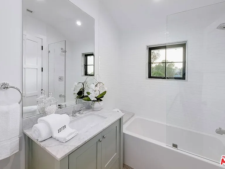 12739 Halkirk St — Photo 38