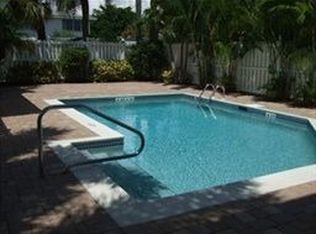 285 4th St S, Naples, FL 34102