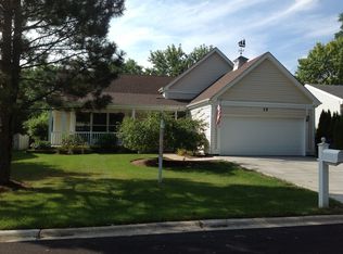 15 Malvern Ln, Vernon Hills, IL
