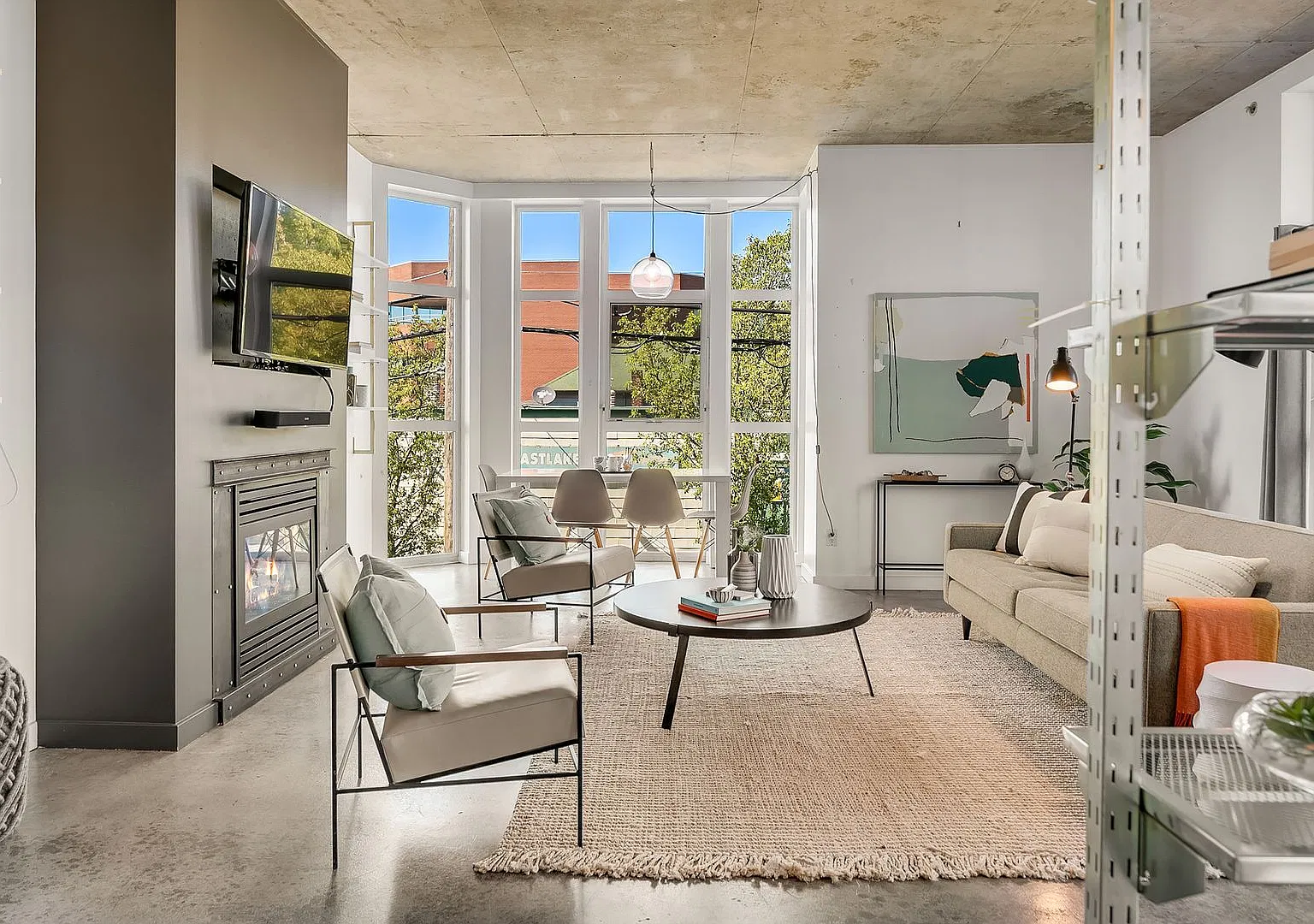Industrial Chic Eastlake Condo near Lake Union — Photo 2