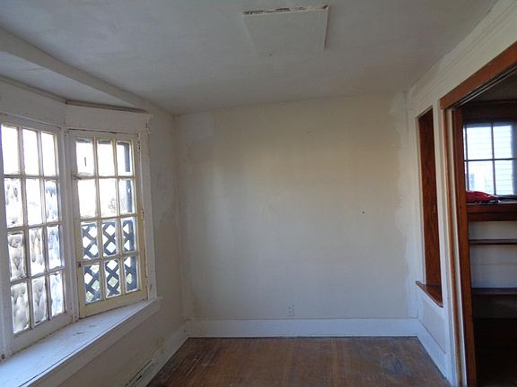 2nd image of 351 Minnesota Ave Fl 2nd