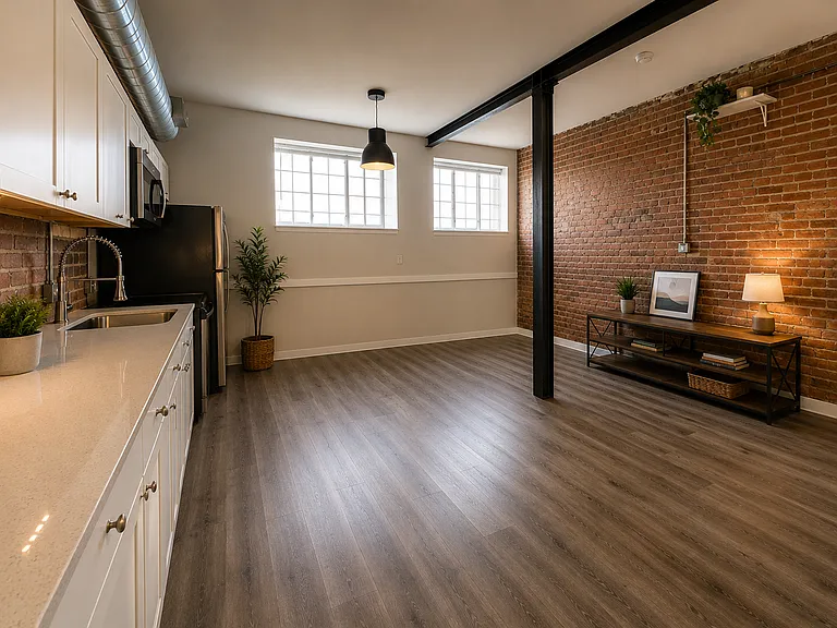 Elaine Lofts — Photo 25