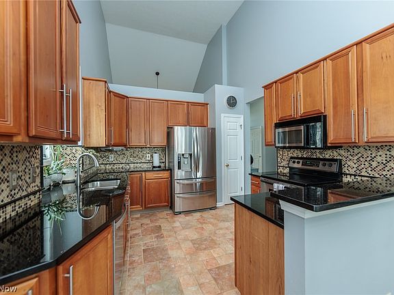 4th image of 3933 Hedgewood Dr