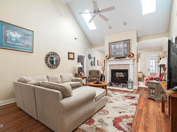 3rd image of 1128 Creekside Village Way