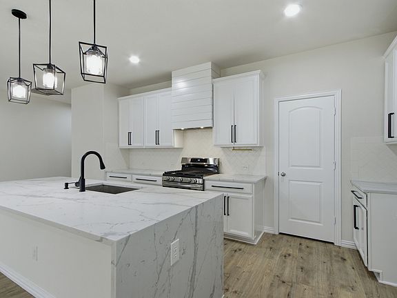 4th image of 2520 Candle Ln