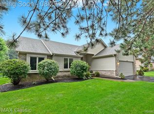 1841 Megans Meadow Dr, Commerce Township, MI 48390