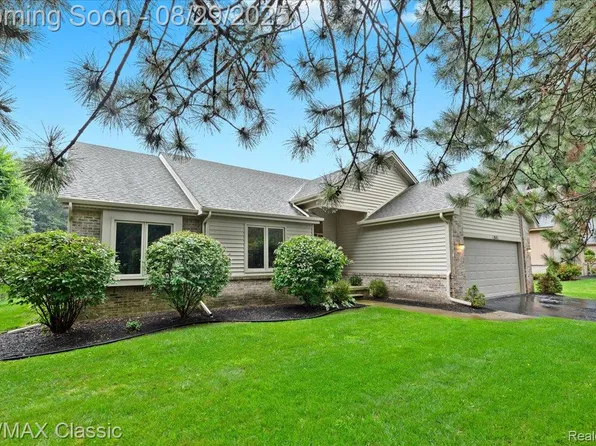 1841 Megans Meadow Dr, Commerce Township, MI 48390