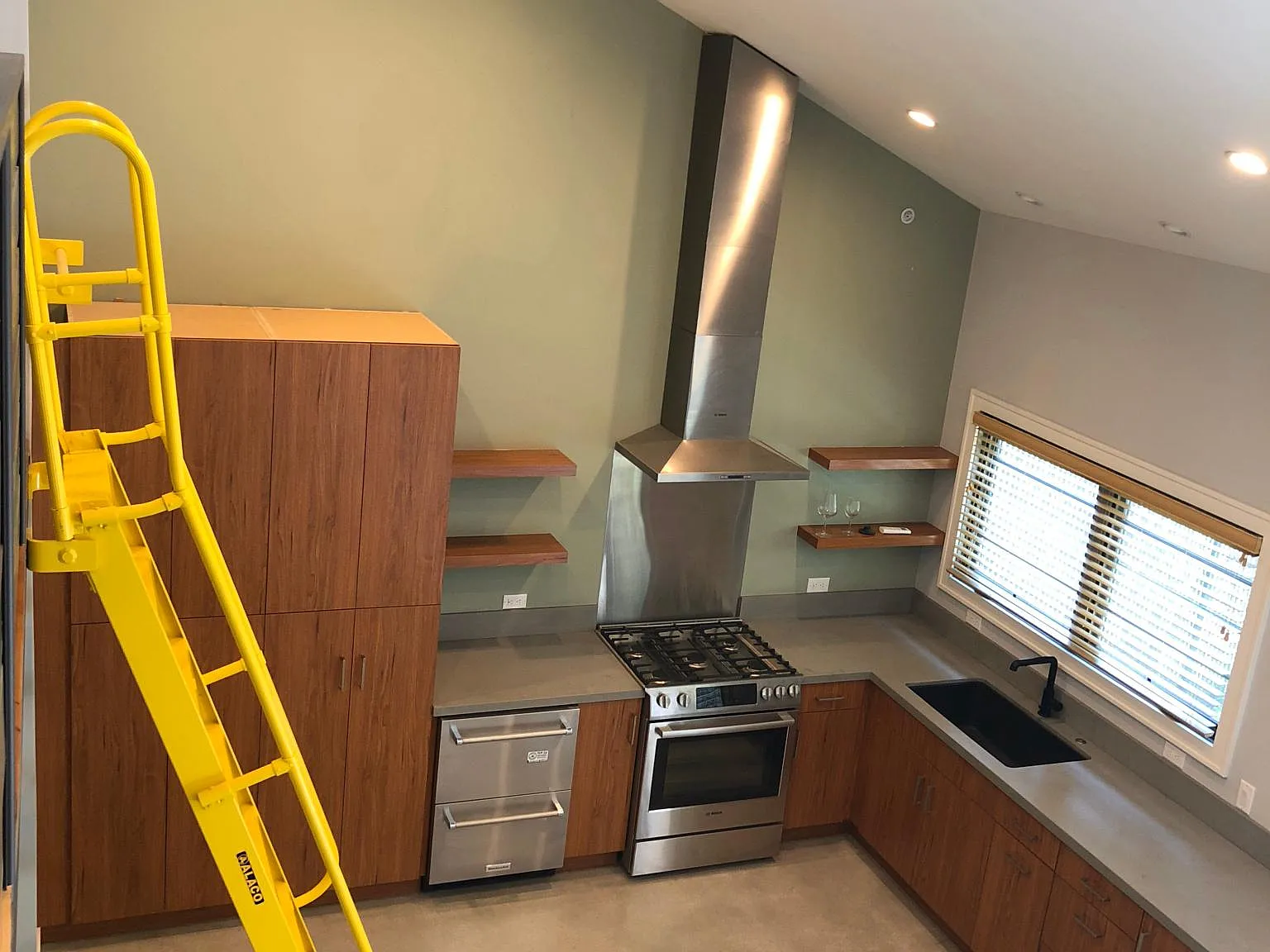 4217 W McFarlane Ave — Photo 1