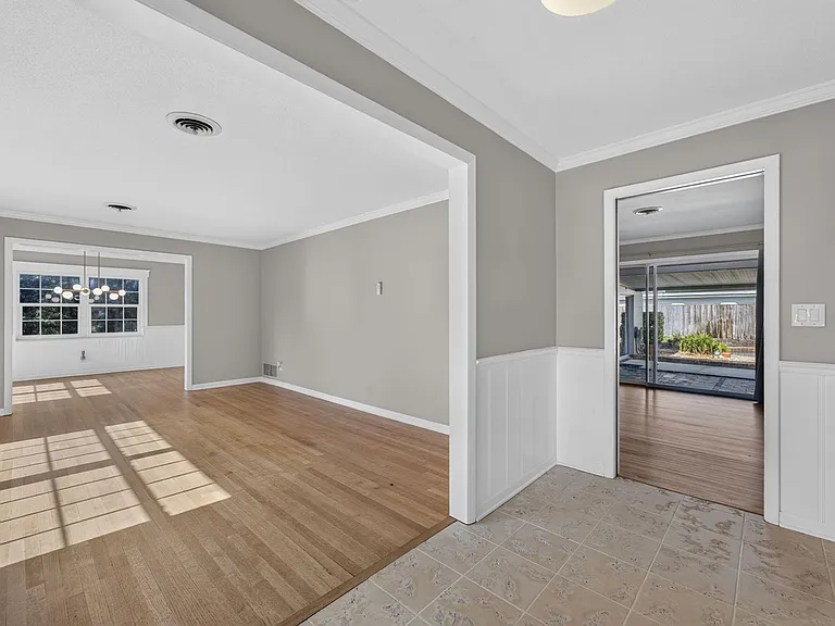 677 Selkirk Dr — Photo 7