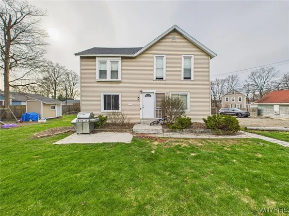67 Pierce Ave, Hamburg, NY 14075