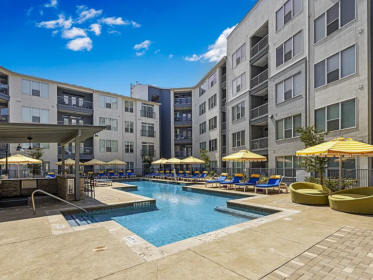 SouthShore_amenity_pool (2)
