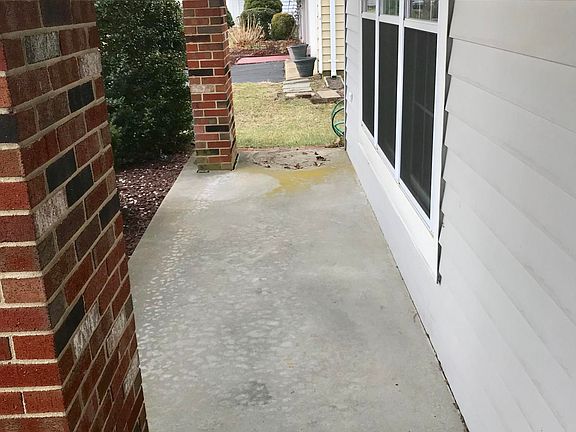 4th image of 112 Buckingham Drive N