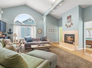 237 Jensen Dr, Fontana, WI 53125