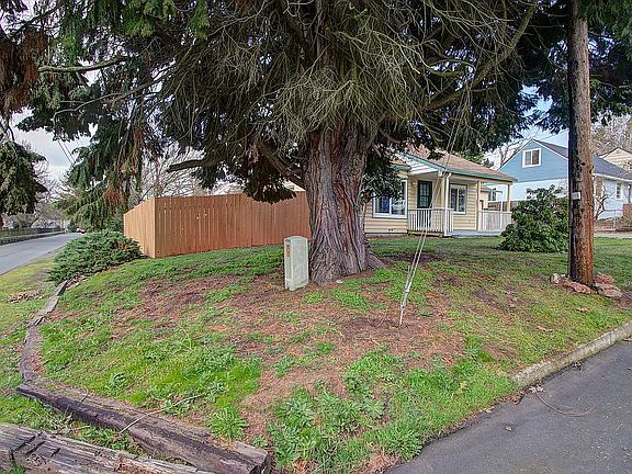 5th image of 1302 Grand Pl